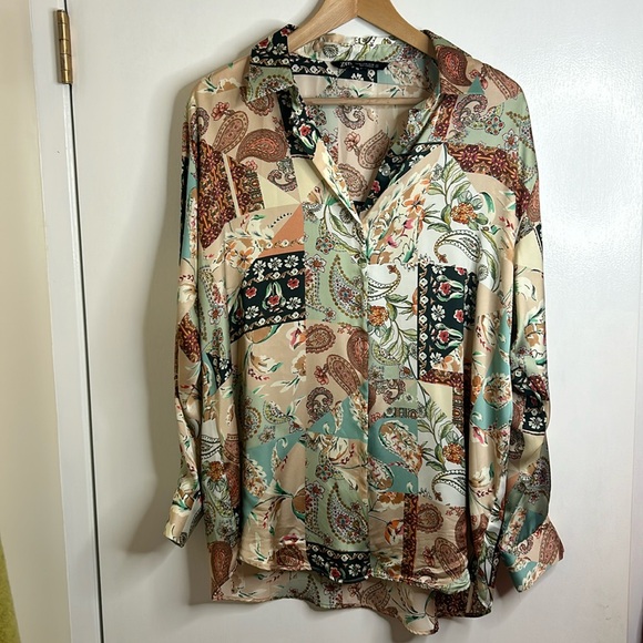 Zara VGUC beautiful paisley colorful button down. - Picture 1 of 10